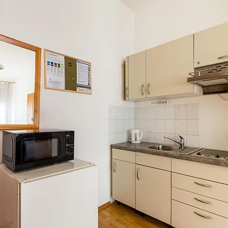 Apartmenthaus In Fuer Monteure * קמניץ